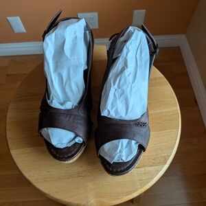 NEWGarnet Hill Women’s  Elegant Brown Women's Sandals Size 8 Leather